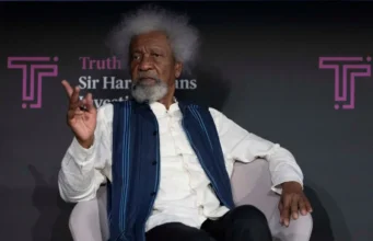 Нобелевский лауреат Уоле Шойинка заявил о аннулировании своей визы в США