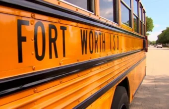 «Учителя реагируют на захват управления Fort Worth ISD Техасским образовательным агентством»